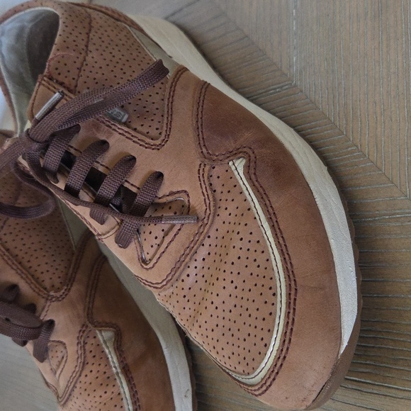 Brown Sneakers with Leather Upper and Versatile Design - Picture 9 of 12
